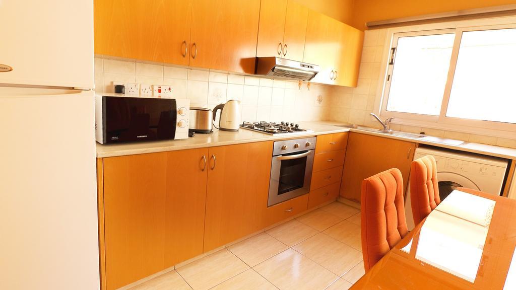 Panikos Beach Apartment I Larnaca Exterior foto