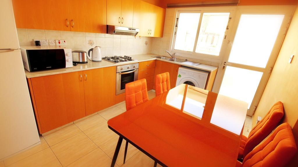 Panikos Beach Apartment I Larnaca Exterior foto
