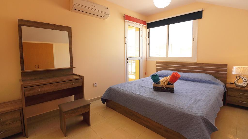 Panikos Beach Apartment I Larnaca Exterior foto