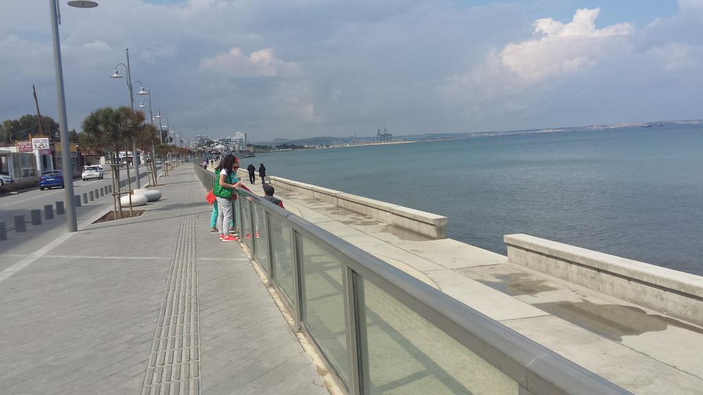 Panikos Beach Apartment I Larnaca Exterior foto